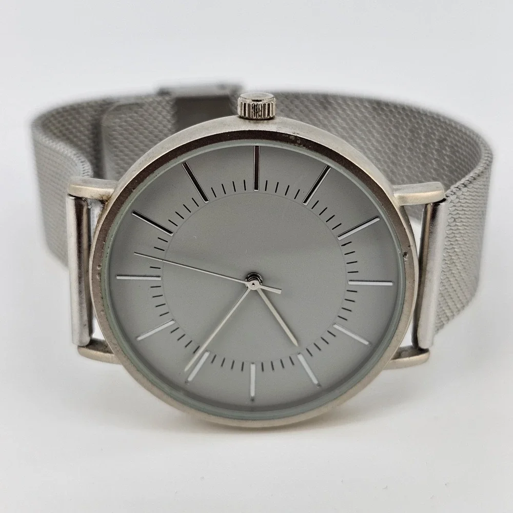 Men's Analog‎ Watch 40MM Gray Dial Gray Mesh Bands New Battery